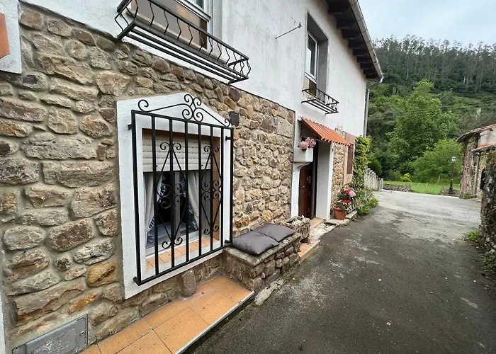 Casa En 5 Y 2 Plantas * Treceno